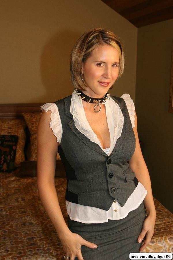 19P Blonde milf housewife in lingerie is wearing a slave collar