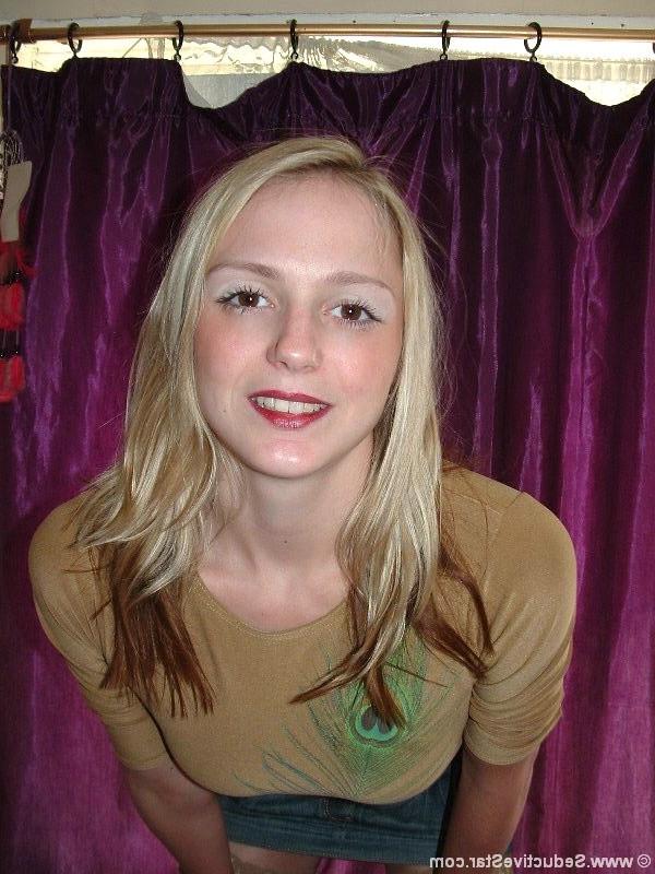 20P Hot sexy blonde secret strip off