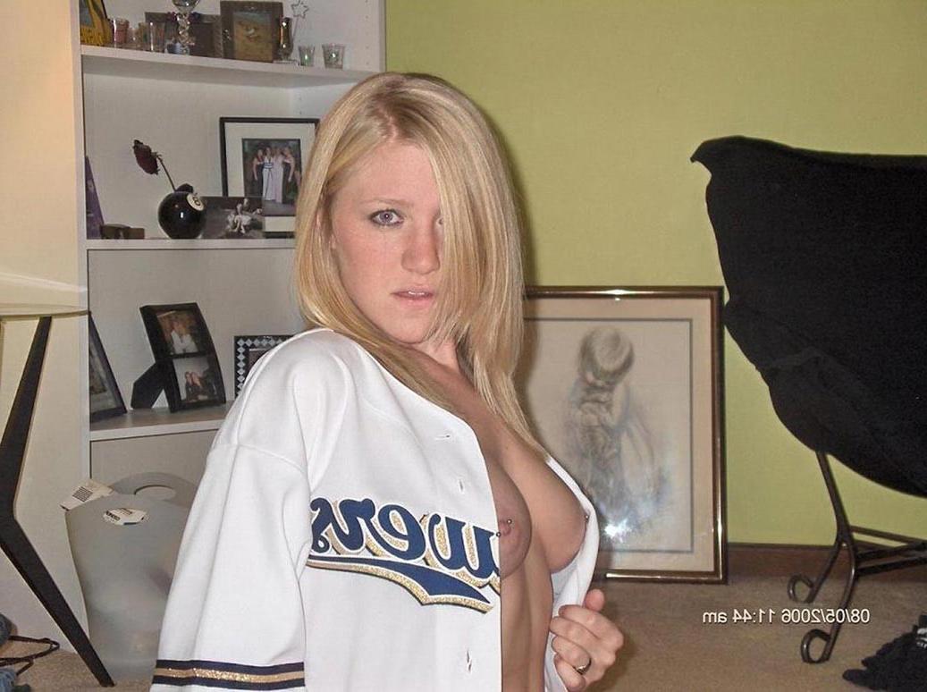 20P Blonde busty amateur girlfriend posing naked at home