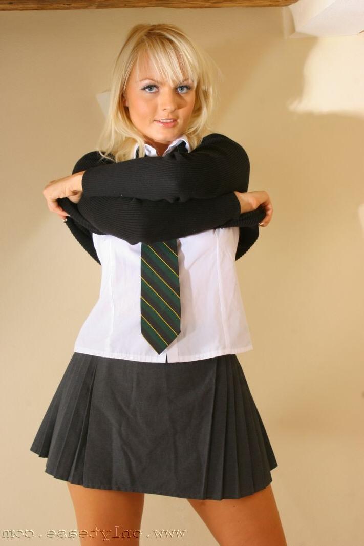 16P Schoolgirl in uniform
