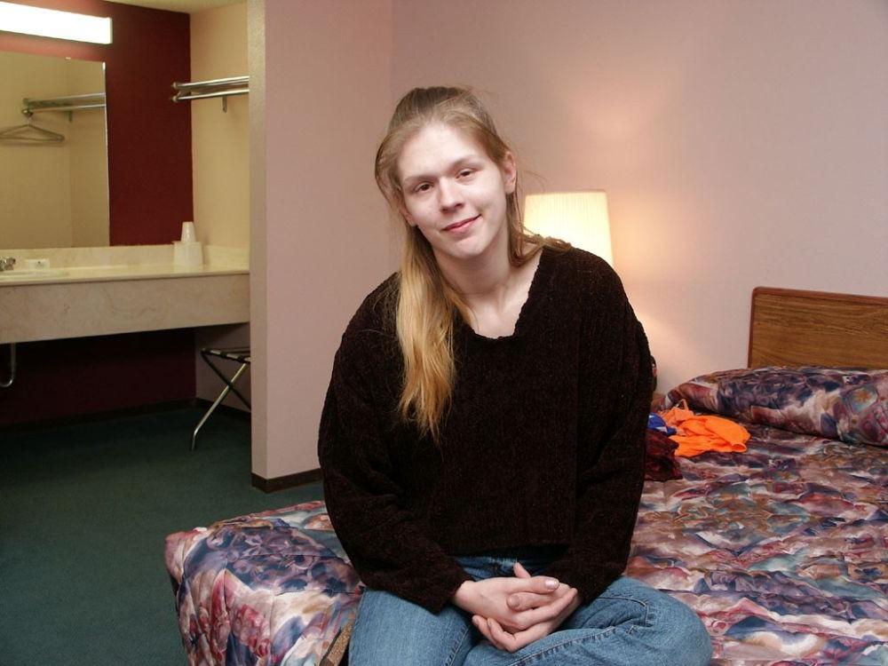 17P Nervous First Time Blonde Strips For Cash In Motel Room