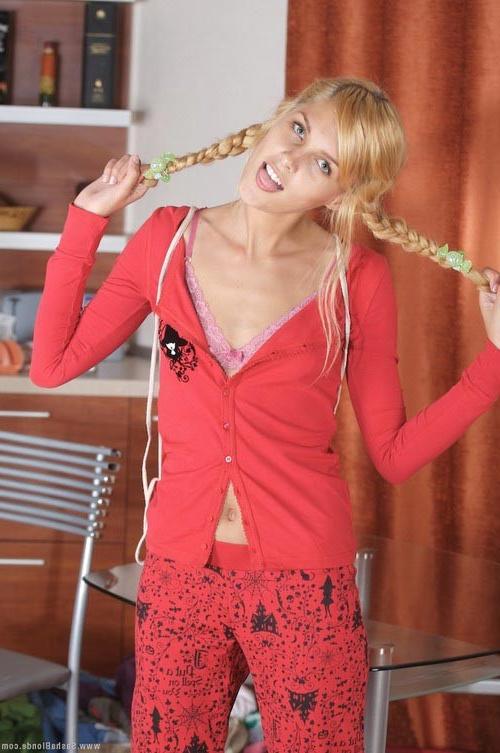 17P Young pigtailed blonde lady showing her petite pinkhole