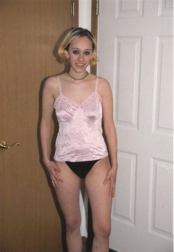 20P Amateur blonde posing nude on floor