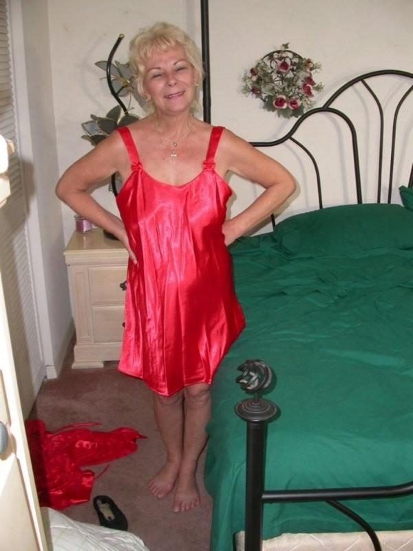 16P Hot blonde granny in her sexiest red slip cybers on web cam