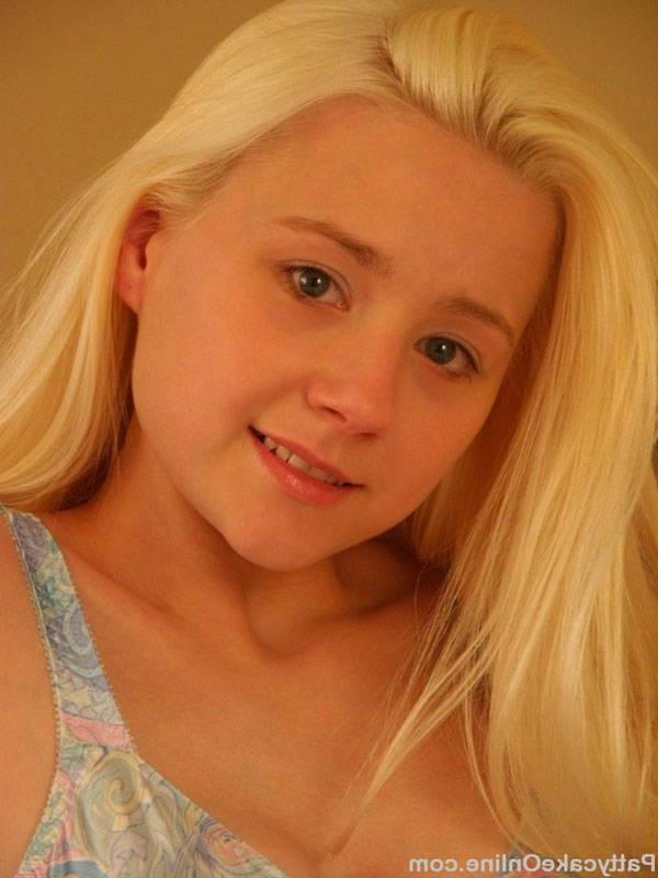 15P Schoolgirl tries on her new bra and panties