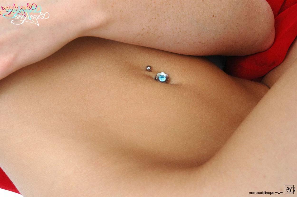 15P sexy young naked blonde posing