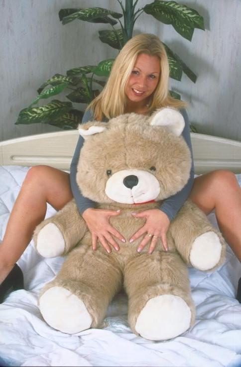 17P Beautiful Blonde Wife With Neatly Trimmed Pussy