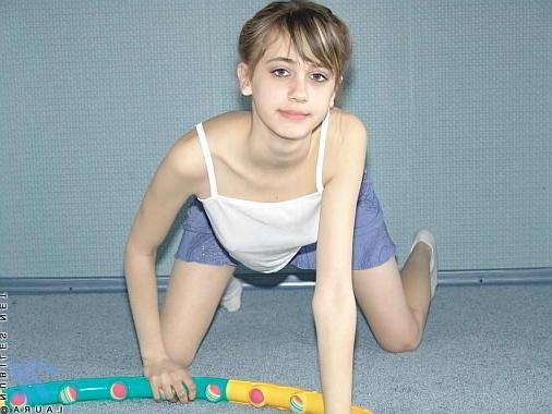 20P Blonde coed nympho spreading hole