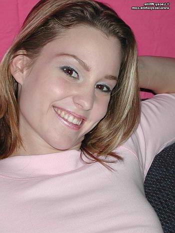 20P Babe nympho coed spreading