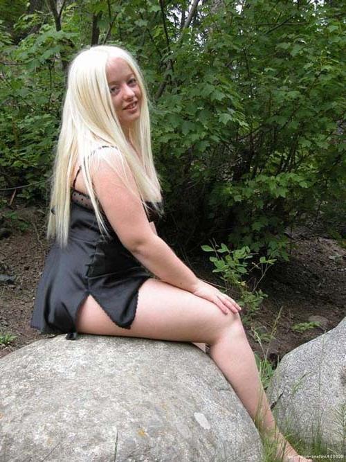 19P Chubby blonde teen in the nature