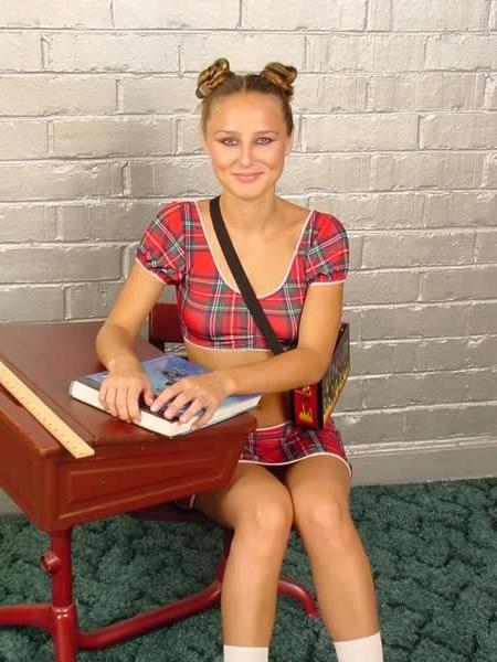 15P Cute college girl undressing