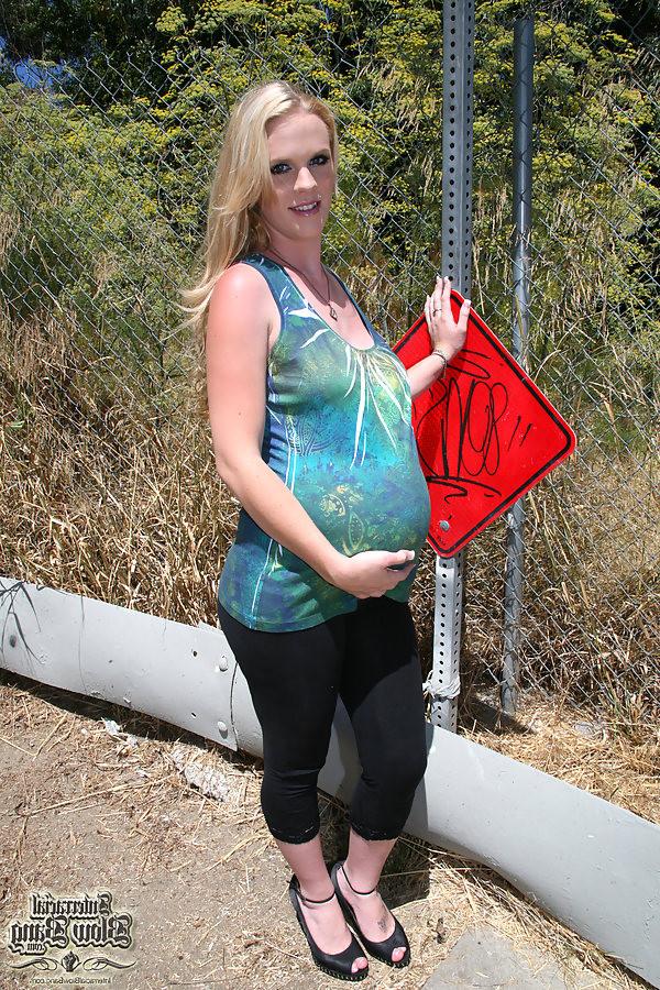 18P Pregnant Hydii May gets blowbanged by several black men