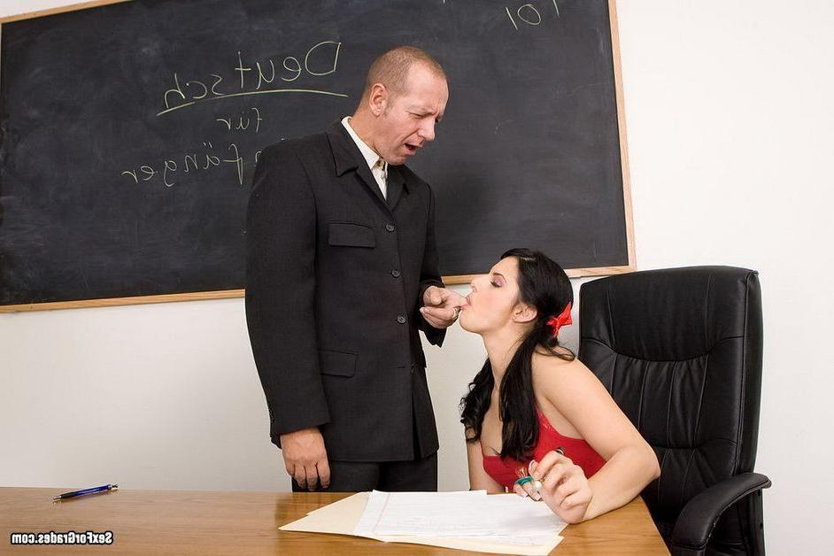 16P Schoolgirl Lola Banks in hardcore fuck for a grade