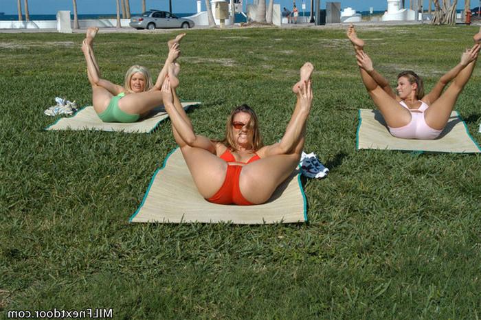 12P These 3 milfs are stretchin out doin some yoga and gettin freaky