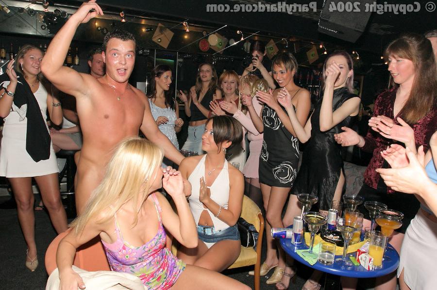 11P Wild party girls prowlin for cock