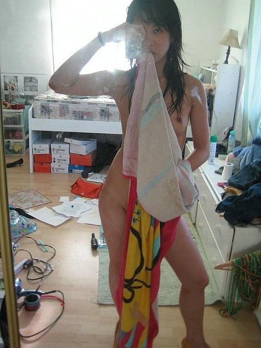 12P Amateur girls next door posing near Xmas tree