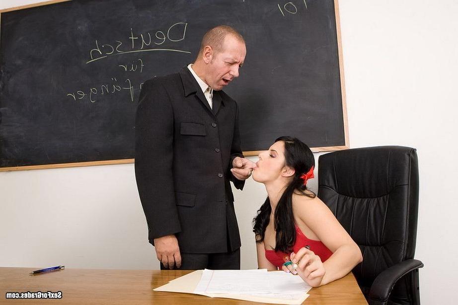 15P Lola Banks hot schoolgirl fucks on table for grade
