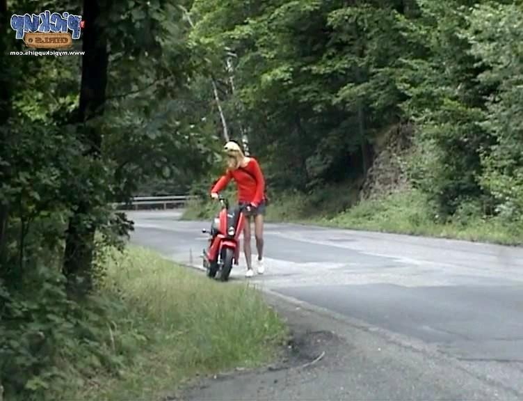 8P The girl has got a problem with her bike but doesn't have with fucking