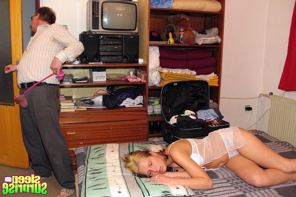 14P Horny senior sneaks in and tastes her sleepy slit secretly