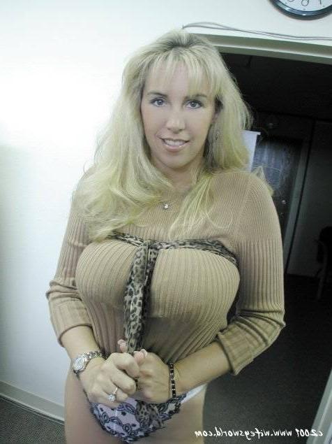 14P Big busty blonde giving oral at the office