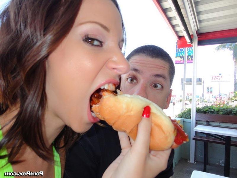 16P Slutty hoe Jada Stevens gets fucked deep down the throat