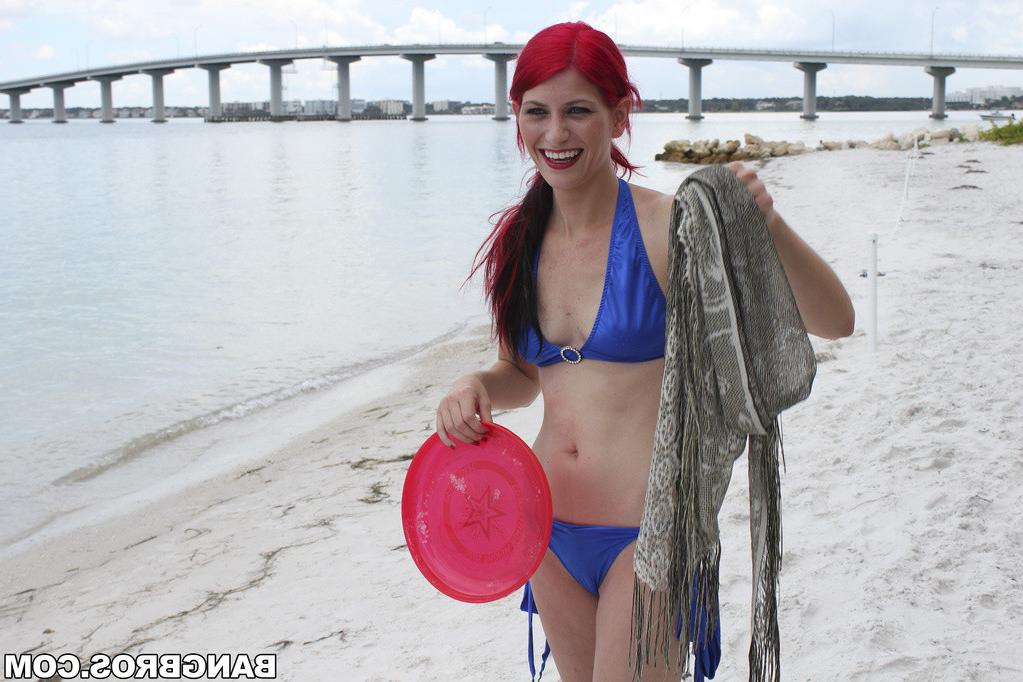 13P Beach babe Aitana Cassidy gives a blowjob and gets a mouthful of cum dripping of