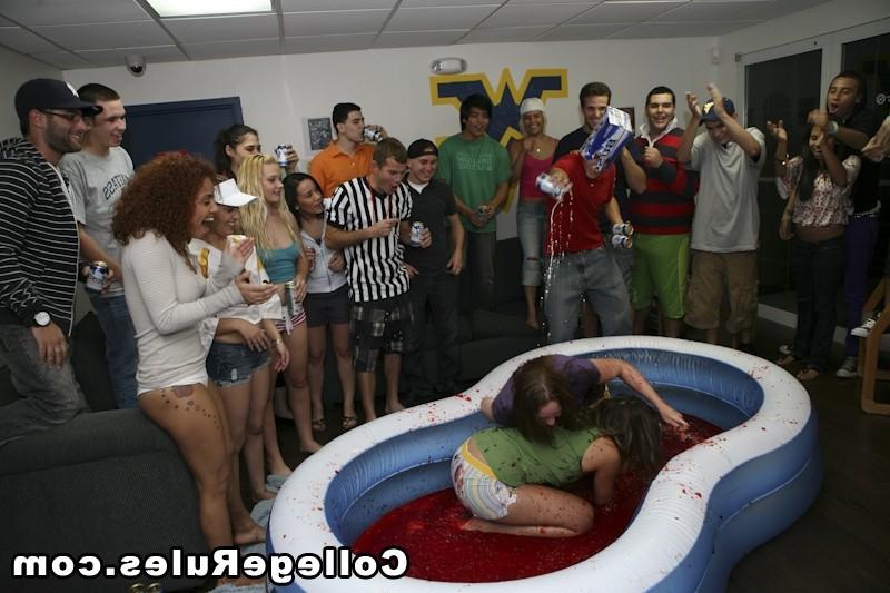 15P Big ass college girl is getting fucked at the party