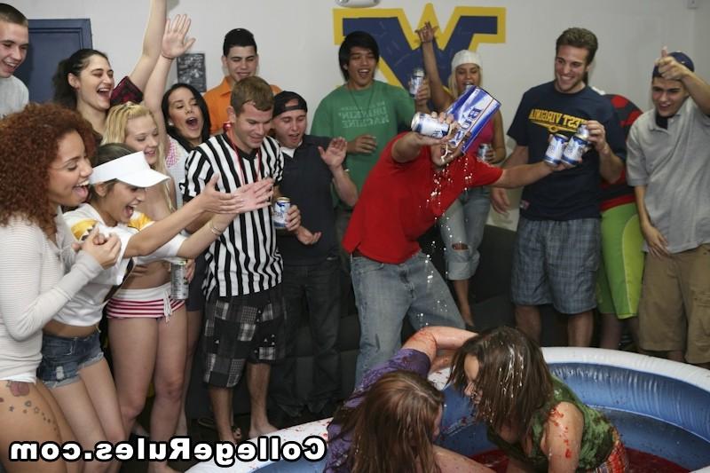 15P Big ass college girl is getting fucked at the party