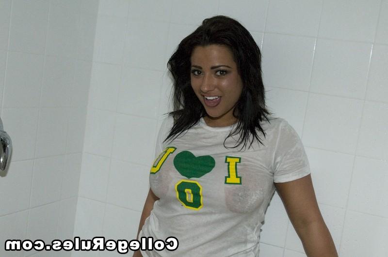 15P Big ass college girl is getting fucked at the party