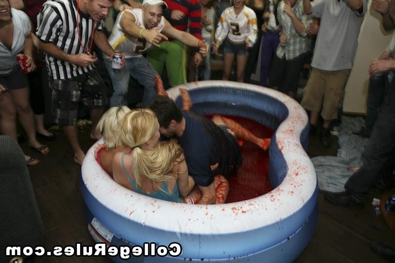 15P College girls are drunk then fingers each others pussies
