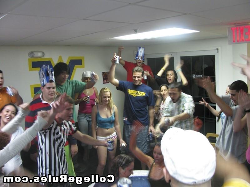 15P Blowjob on party