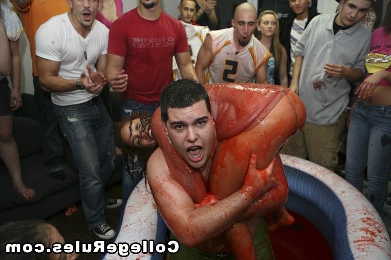 15P College drunk girls is having a girl to girl sex after party