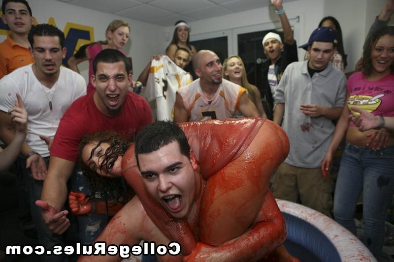 15P College drunk girls is having a girl to girl sex after party