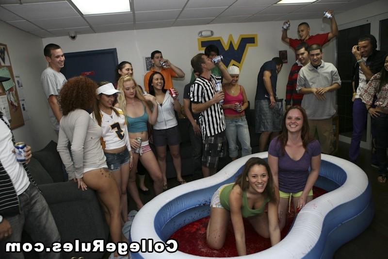 15P College drunk girls is having a girl to girl sex after party