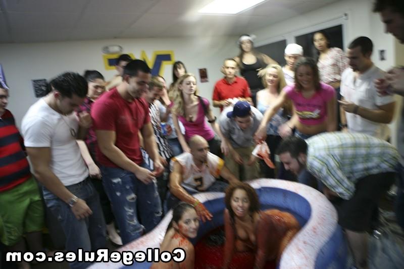 15P College drunk girls is having a girl to girl sex after party