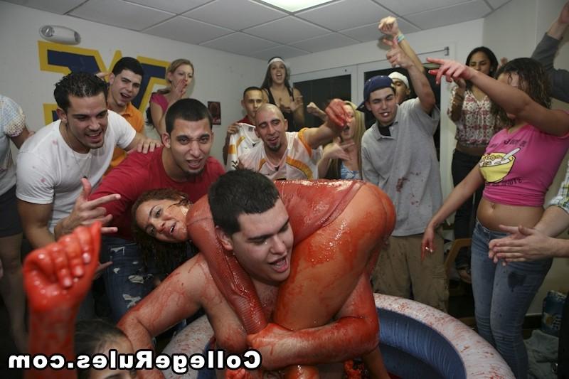 15P Drunk college girl gives her man a non-stop blowjob