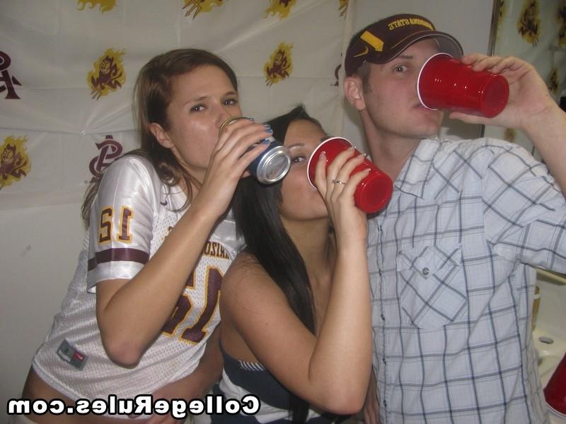 15P Naughty girls enjoy girl to girl sex at the college party