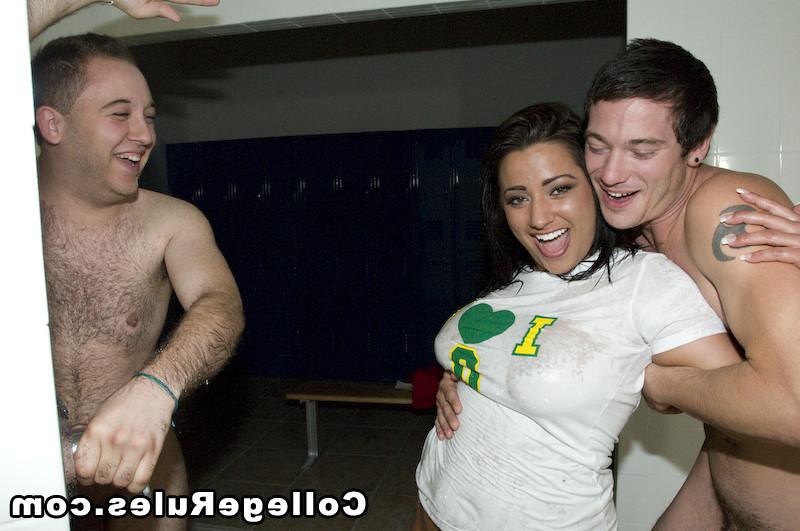 15P College drunk girls is having a girl to girl sex after party
