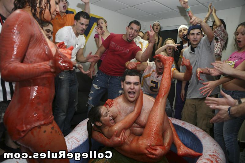 15P College drunk girls is having a girl to girl sex after party