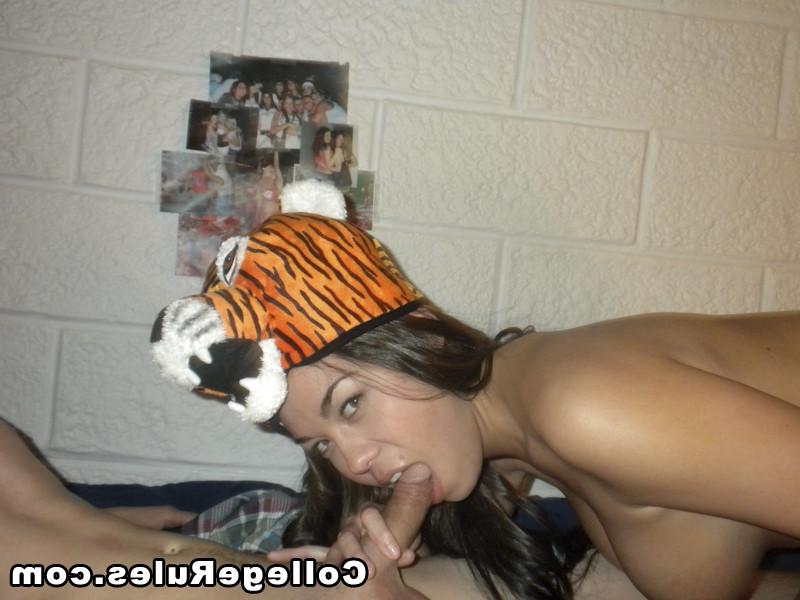 15P College teen girl getting her pussy licked and gives blowjob