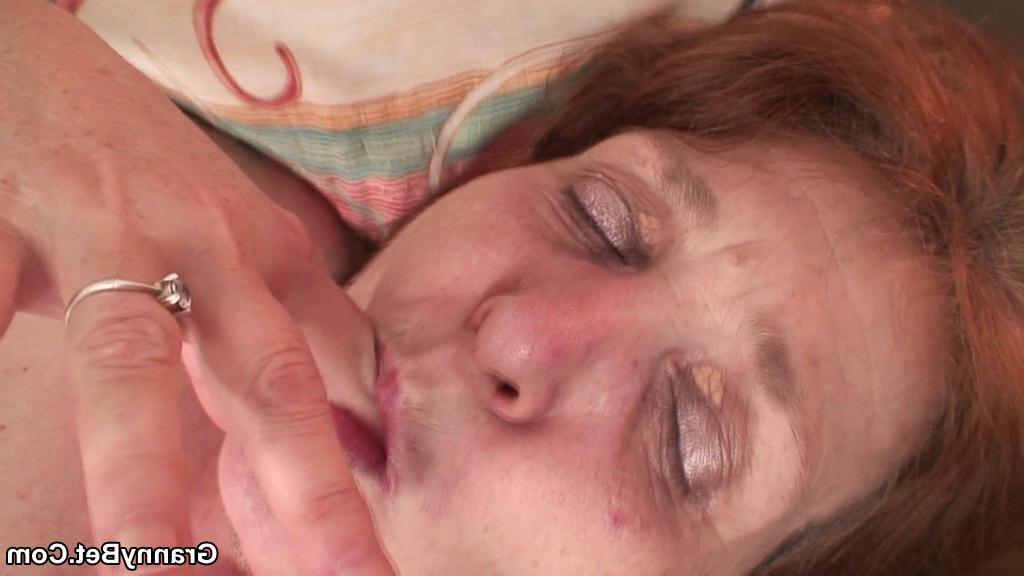 16P An ancient babe wants cock in her old pussy and he gives the mat