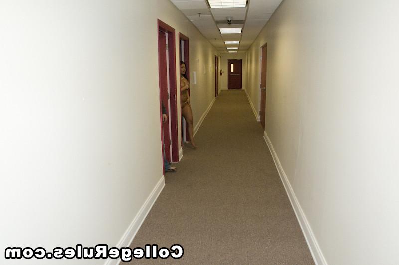 15P College party soon become a hardcore college orgy