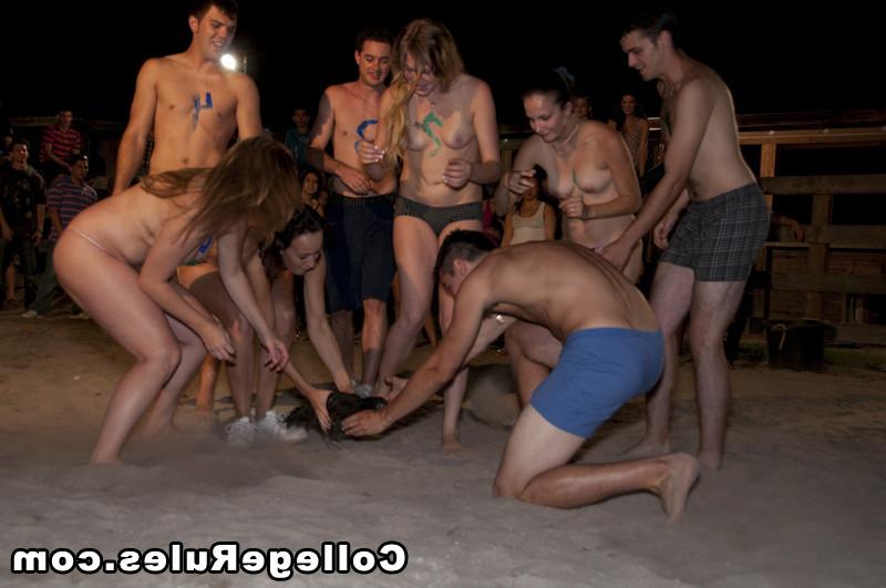15P Hot college girls love blowjob