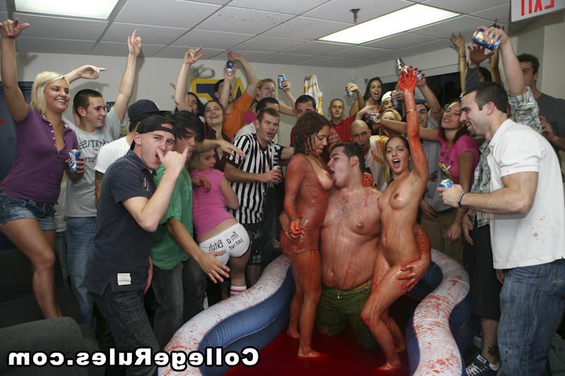 15P Big ass college girl is getting fucked at the party