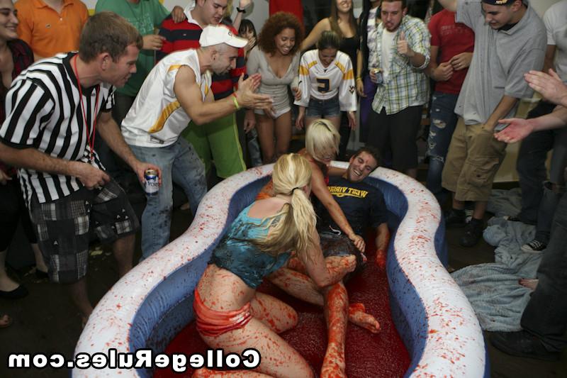 15P Big ass college girl is getting fucked at the party