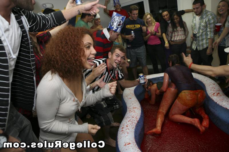 15P Big ass college girl is getting fucked at the party
