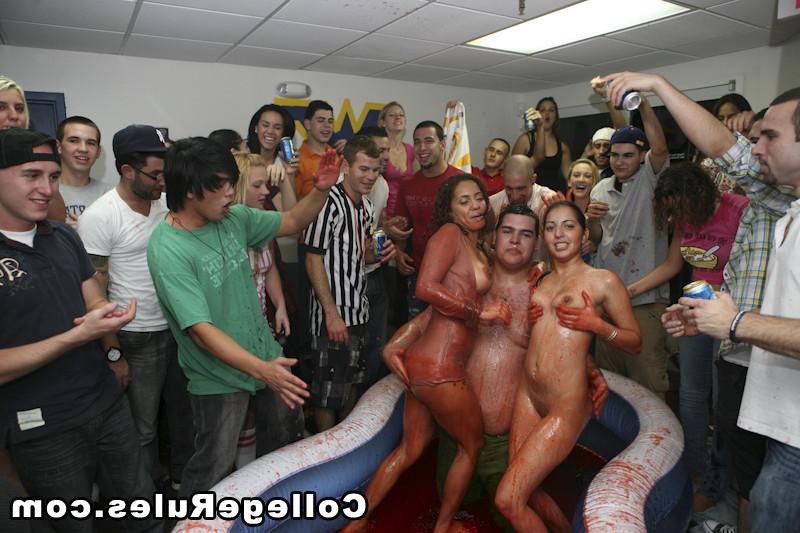 15P Naughty girls enjoy girl to girl sex at the college party