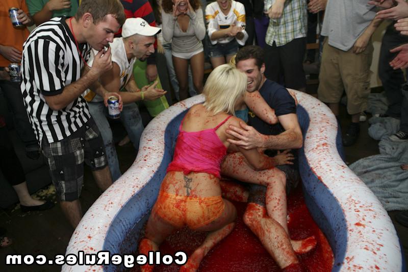 15P Naughty girls enjoy girl to girl sex at the college party