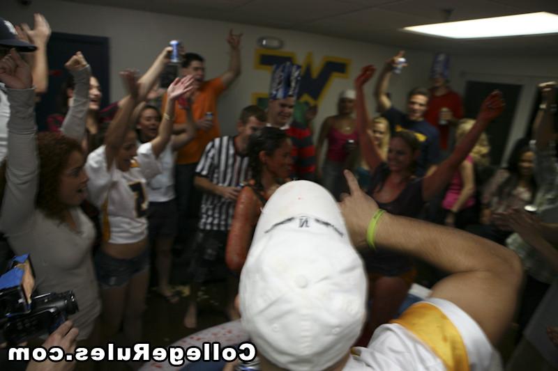 15P College party soon become a hardcore college orgy