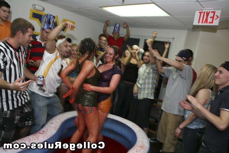 15P College party soon become a hardcore college orgy